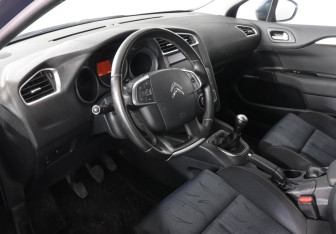 Подержанный автомобиль Citroen C4 Hatchback 2011 года (5 фото)