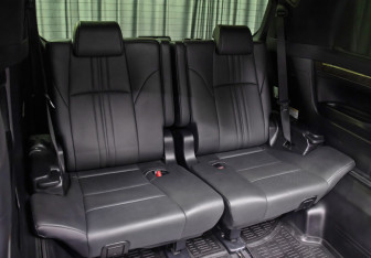 Подержанный автомобиль Toyota Alphard 2019 года (12 фото)