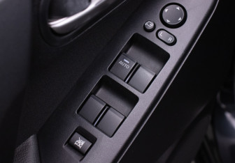 Подержанный автомобиль Mazda 3 Sedan 2011 года (16 фото)