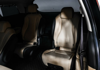 Подержанный автомобиль Kia Carnival 2020 года (14 фото)