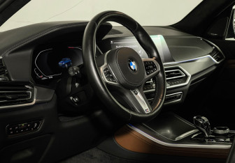 Подержанный автомобиль BMW X5 2020 года (11 фото)