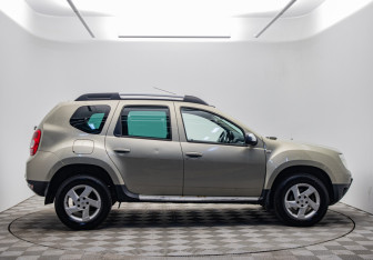 Подержанный автомобиль Renault Duster 2012 года (4 фото)