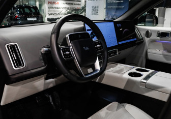 Подержанный автомобиль LiXiang L6 2024 года (17 фото)