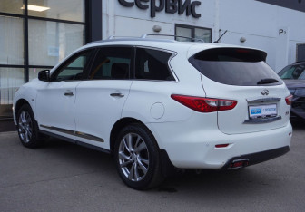 Подержанный автомобиль Infiniti JX 2013 года (7 фото)