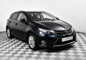 Подержанный автомобиль Toyota Auris Hatchback 2014 года (3 фото)