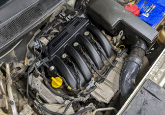 Подержанный автомобиль Renault Sandero 2016 года (9 фото)