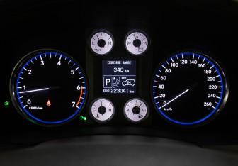 Подержанный автомобиль Lexus LX 2008 года (15 фото)