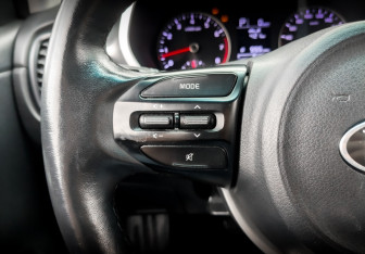 Подержанный автомобиль Kia Rio Hatchback 2021 года (25 фото)