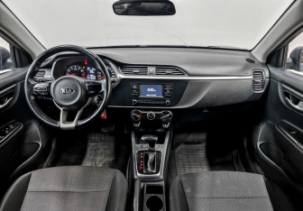 Подержанный автомобиль Kia Rio Hatchback 2021 года (14 фото)