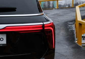 Подержанный автомобиль Hongqi E-HS9 2021 года (16 фото)