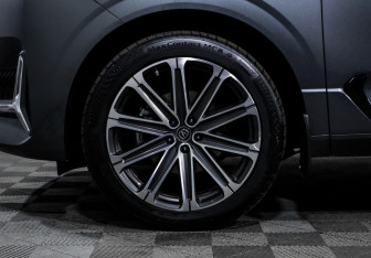 Подержанный автомобиль Changan UNI-K 2024 года (15 фото)