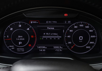 Подержанный автомобиль Audi Q7 2017 года (11 фото)