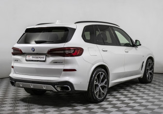 Подержанный автомобиль BMW X5 2019 года (6 фото)