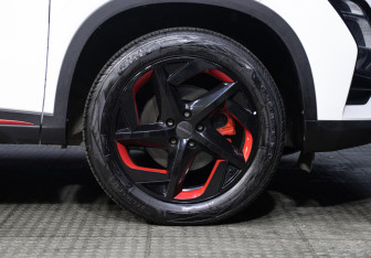 Подержанный автомобиль Omoda C5 2023 года (26 фото)