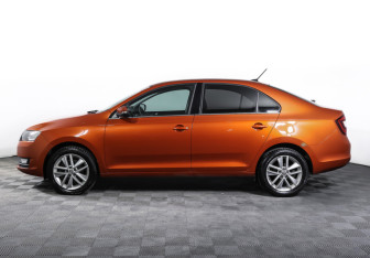 Подержанный автомобиль Skoda Rapid Liftback 2017 года (8 фото)