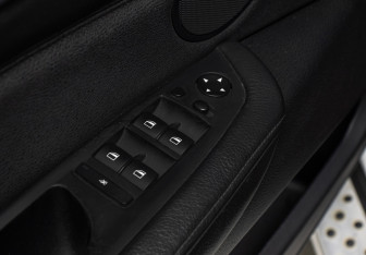 Подержанный автомобиль BMW X6 2009 года (23 фото)