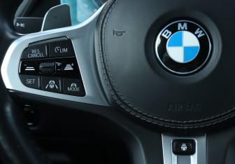 Подержанный автомобиль BMW X7 2020 года (27 фото)