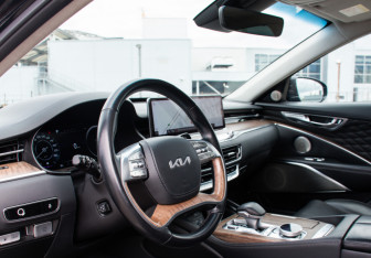 Подержанный автомобиль Kia K9 2022 года (9 фото)