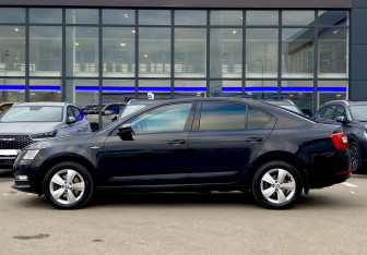 Подержанный автомобиль Skoda Octavia Liftback 2019 года (8 фото)