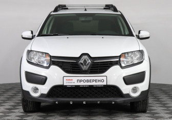 Подержанный автомобиль Renault Sandero 2017 года (2 фото)