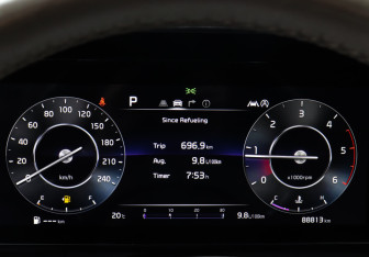 Подержанный автомобиль Kia Carnival 2021 года (9 фото)