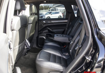 Подержанный автомобиль Porsche Cayenne 2012 года (10 фото)