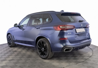 Подержанный автомобиль BMW X5 2021 года (7 фото)