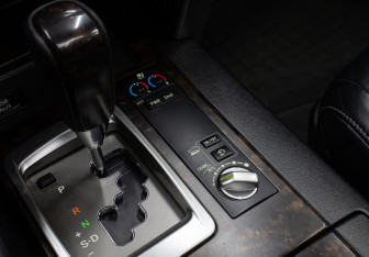 Подержанный автомобиль Toyota Land Cruiser Suv 2013 года (22 фото)