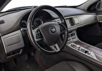 Подержанный автомобиль Jaguar XF Sedan 2013 года (15 фото)