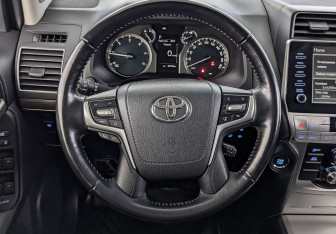 Подержанный автомобиль Toyota Land Cruiser Prado 2022 года (22 фото)