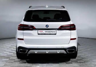Подержанный автомобиль BMW X5 2019 года (6 фото)
