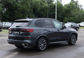 Подержанный автомобиль BMW X5 2019 года (5 фото)