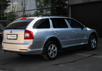 Подержанный автомобиль Skoda Octavia Wagon 2009 года (4 фото)