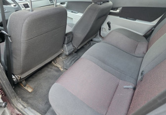 Подержанный автомобиль LADA (ВАЗ) Priora Wagon 2010 года (10 фото)