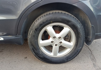 Подержанный автомобиль Hyundai Santa Fe 2010 года (13 фото)