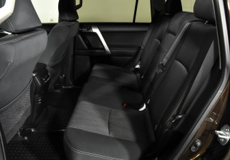 Подержанный автомобиль Toyota Land Cruiser Prado 2019 года (18 фото)