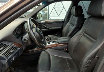 Подержанный автомобиль BMW X5 2010 года (22 фото)