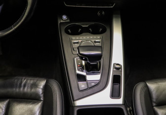 Подержанный автомобиль Audi A4 Sedan 2017 года (9 фото)