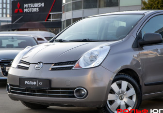 Подержанный автомобиль Nissan Note 2008 года (15 фото)