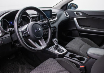 Подержанный автомобиль Kia Ceed Hatchback 2019 года (9 фото)