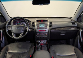 Подержанный автомобиль Kia Sorento 2018 года (14 фото)