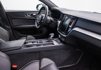 Подержанный автомобиль Volvo S60 2019 года (10 фото)