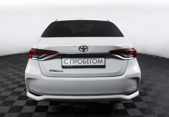 Подержанный автомобиль Toyota Corolla Sedan 2019 года (6 фото)