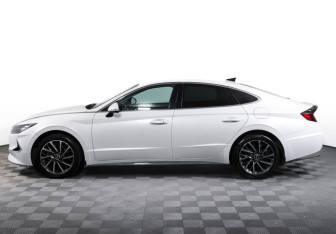 Подержанный автомобиль Hyundai Sonata 2020 года (8 фото)