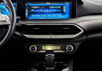 Подержанный автомобиль FAW Bestune T77 2023 года (10 фото)