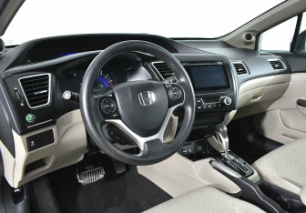 Подержанный автомобиль Honda Civic Sedan 2015 года (8 фото)