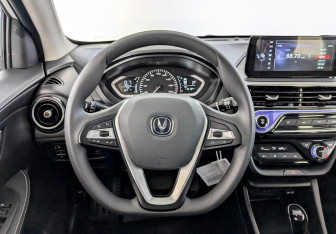 Подержанный автомобиль Changan Alsvin 2023 года (21 фото)