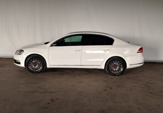 Подержанный автомобиль Volkswagen Passat Sedan 2011 года (8 фото)