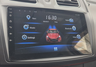 Подержанный автомобиль Renault Sandero 2014 года (13 фото)