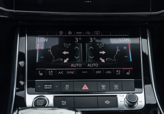 Подержанный автомобиль Audi Q7 2021 года (21 фото)